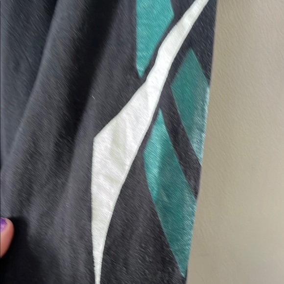 Vintage Reebok Men's Long Sleeve Tee - Picture 5 of 6